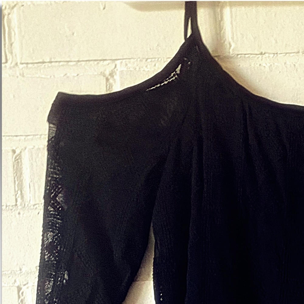 Cold-Shoulder Geometric Mini - Picture 3 of 3